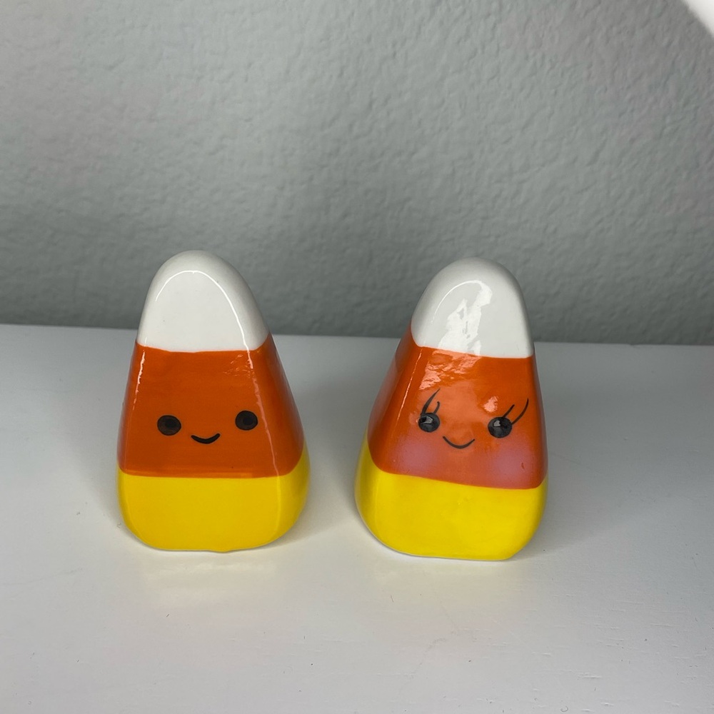 Candy Corn Salt and Pepper Shakers - Picture 3 of 5